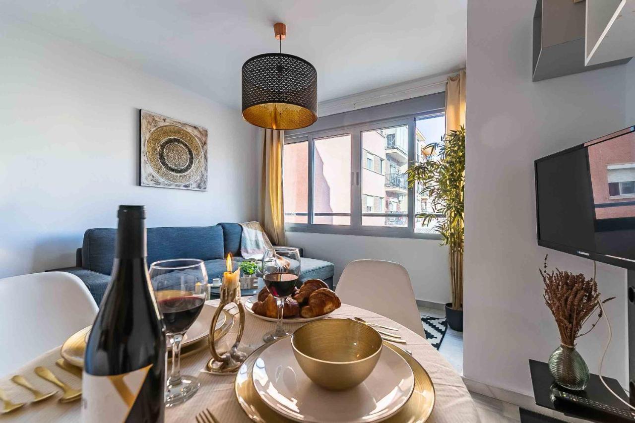 Carlos Haya Beautiful Apartment With Parking Malaga Luaran gambar