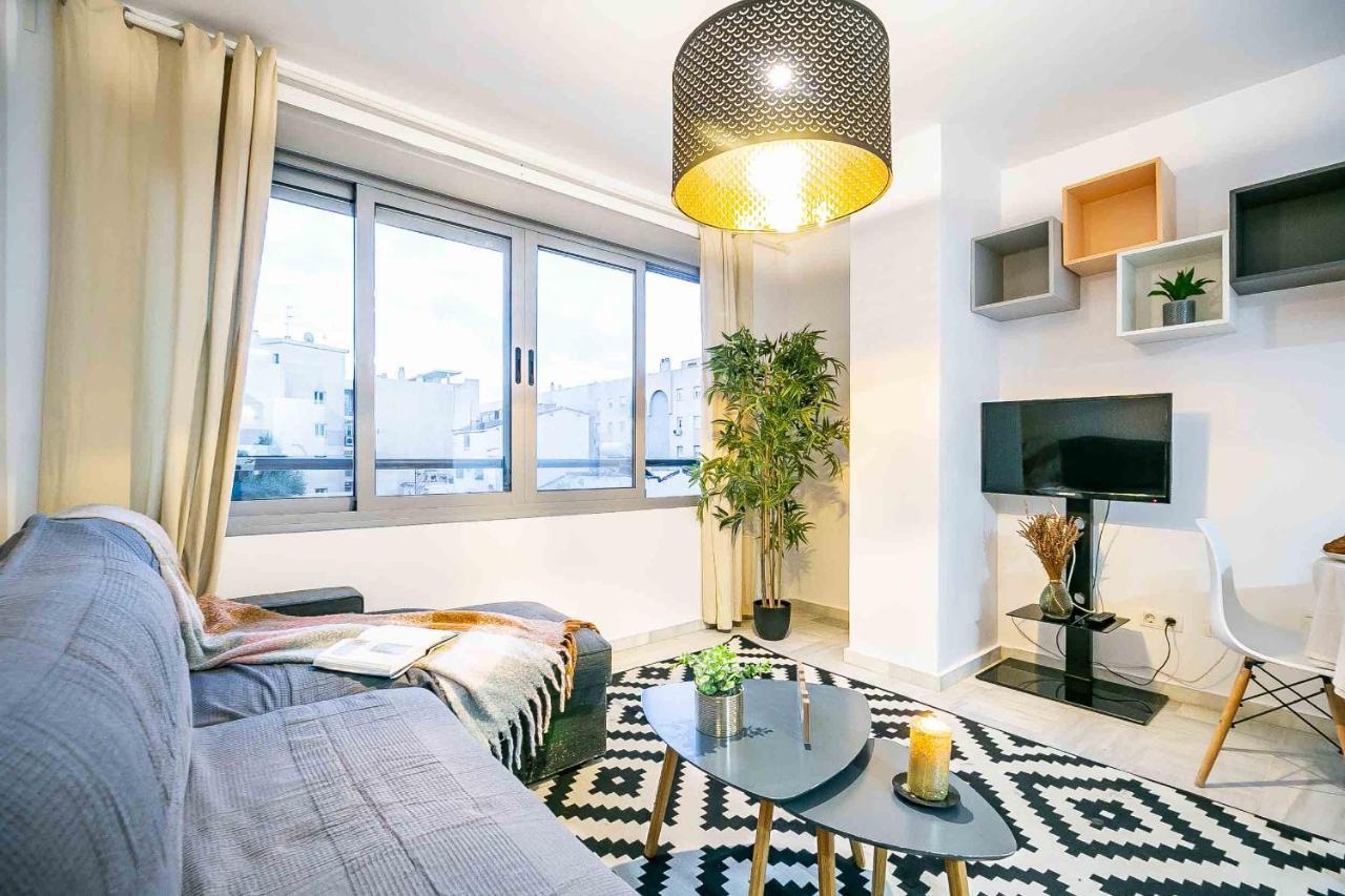 Carlos Haya Beautiful Apartment With Parking Malaga Luaran gambar