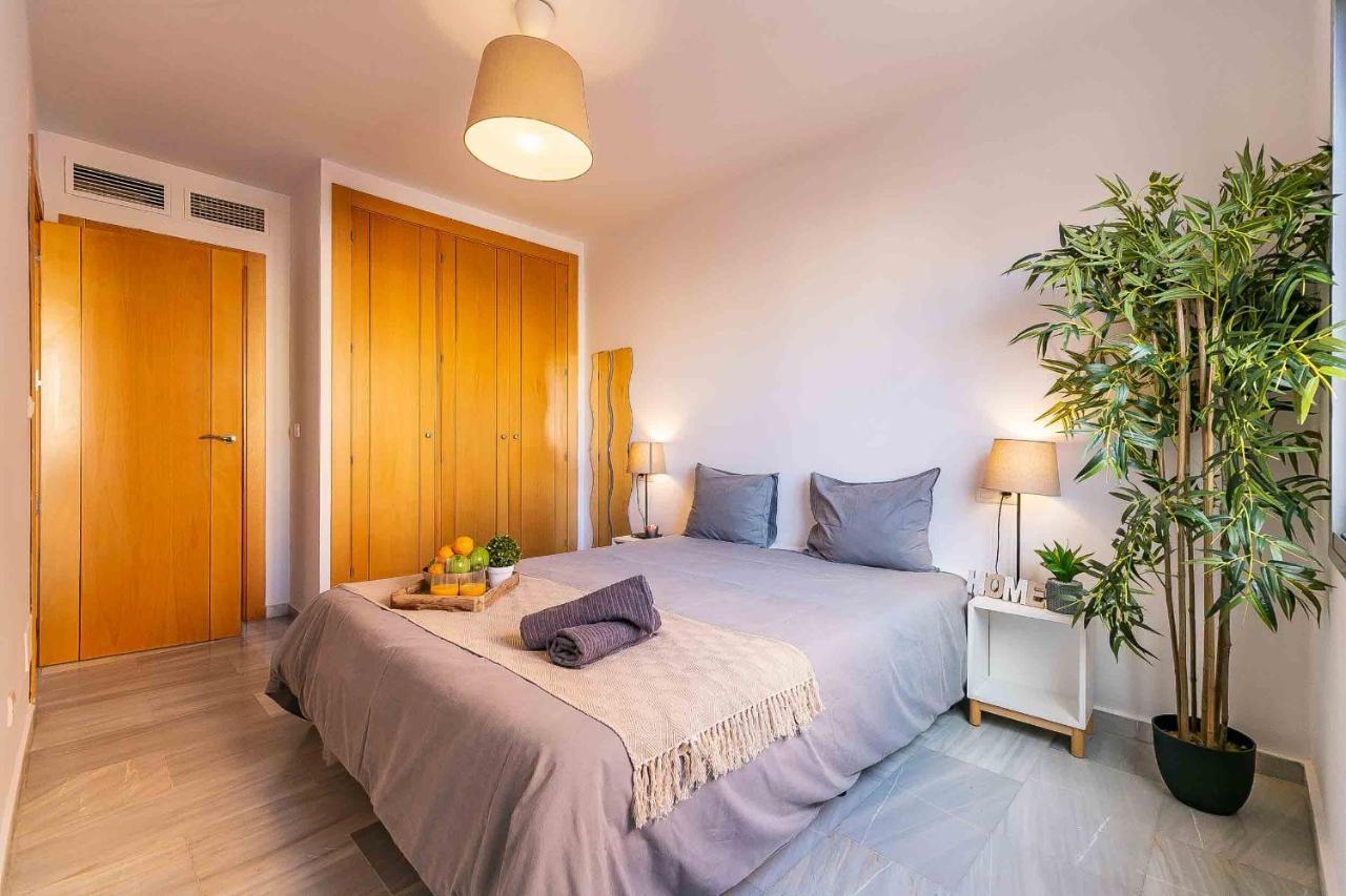 Carlos Haya Beautiful Apartment With Parking Malaga Luaran gambar