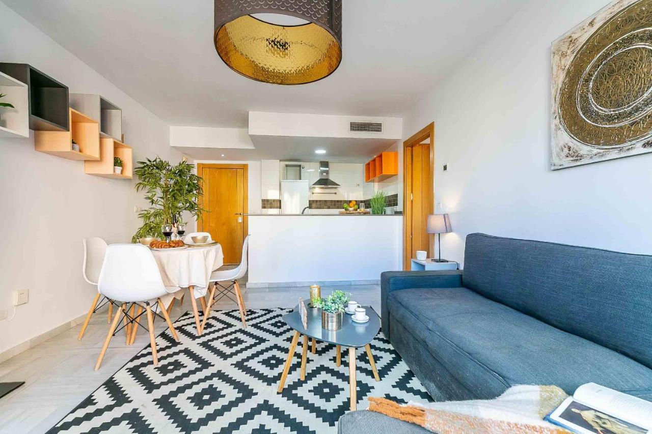 Carlos Haya Beautiful Apartment With Parking Malaga Luaran gambar