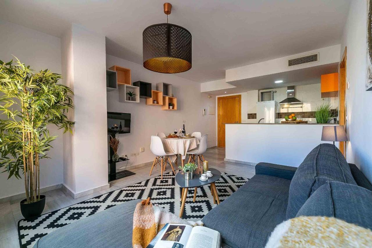 Carlos Haya Beautiful Apartment With Parking Malaga Luaran gambar