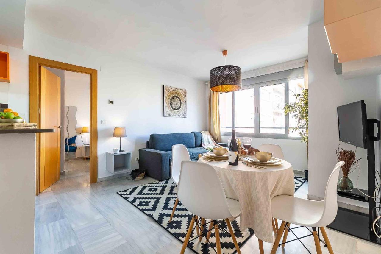 Carlos Haya Beautiful Apartment With Parking Malaga Luaran gambar