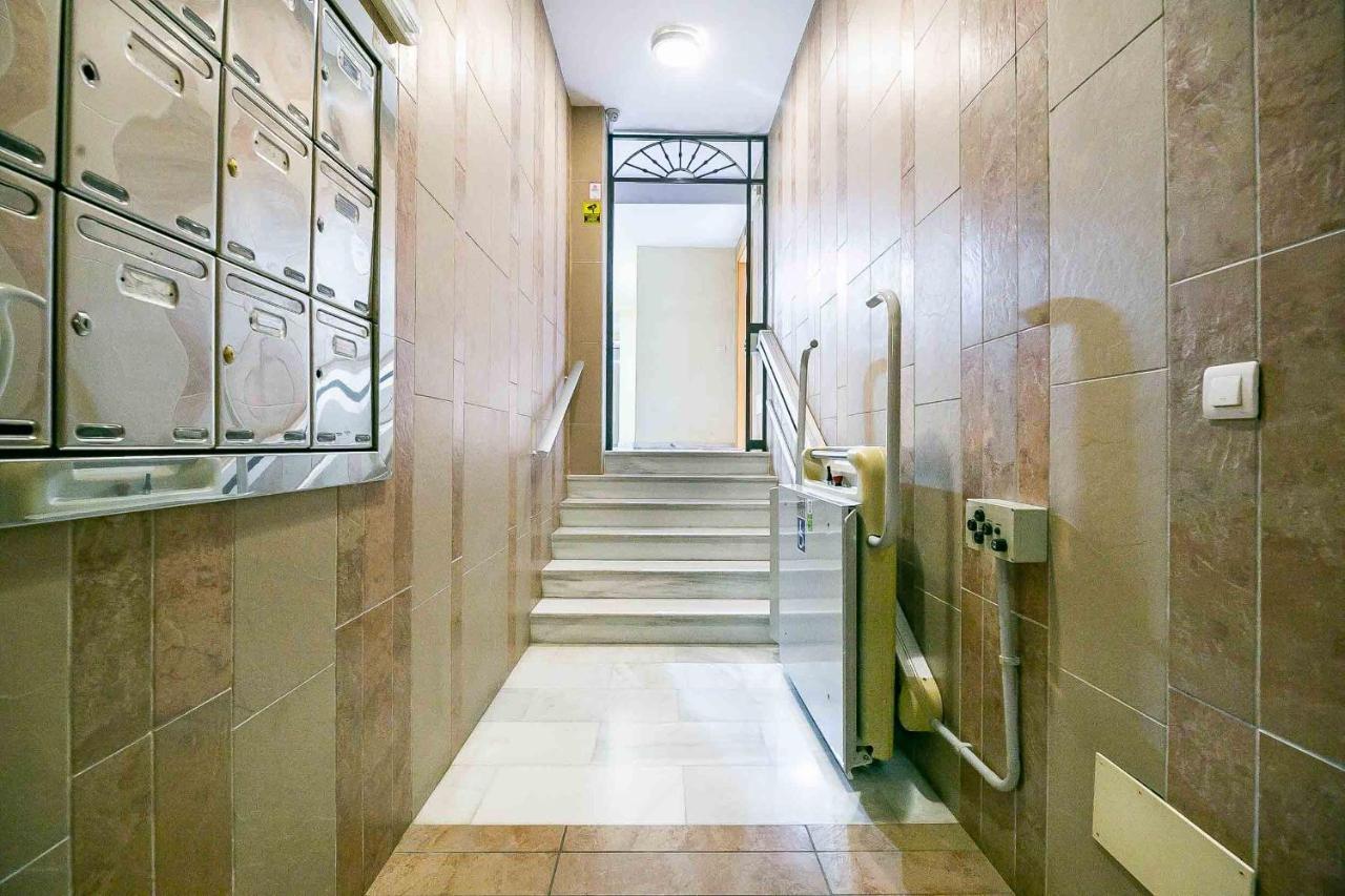Carlos Haya Beautiful Apartment With Parking Malaga Luaran gambar